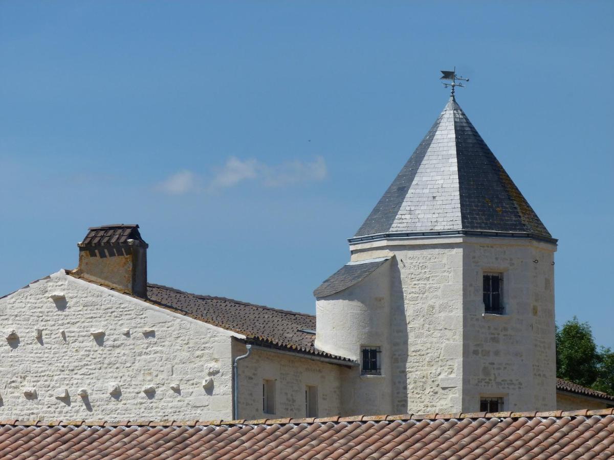 Bed and Breakfast Logis De Pierre Levee Bessines Exterior foto