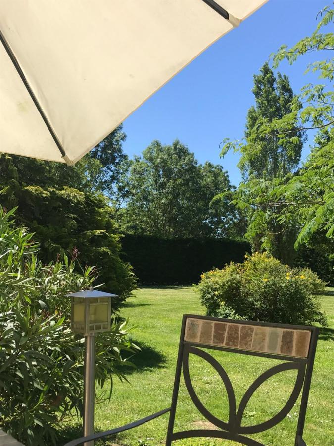 Bed and Breakfast Logis De Pierre Levee Bessines Exterior foto