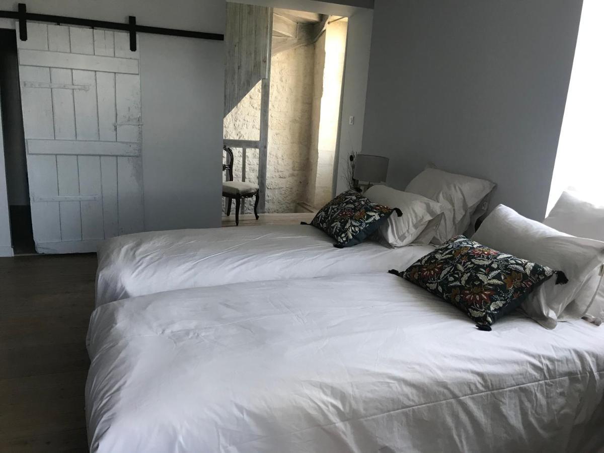 Bed and Breakfast Logis De Pierre Levee Bessines Exterior foto