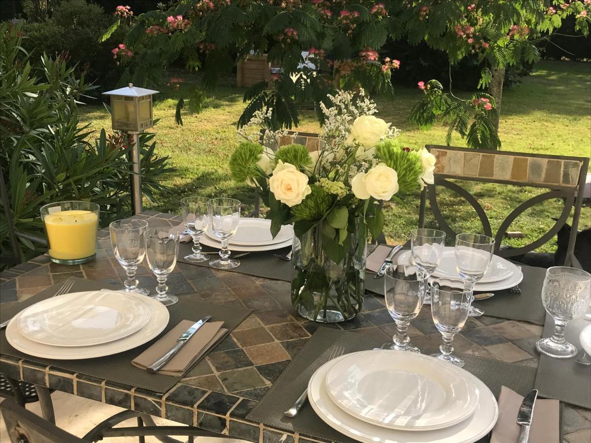 Bed and Breakfast Logis De Pierre Levee Bessines Exterior foto