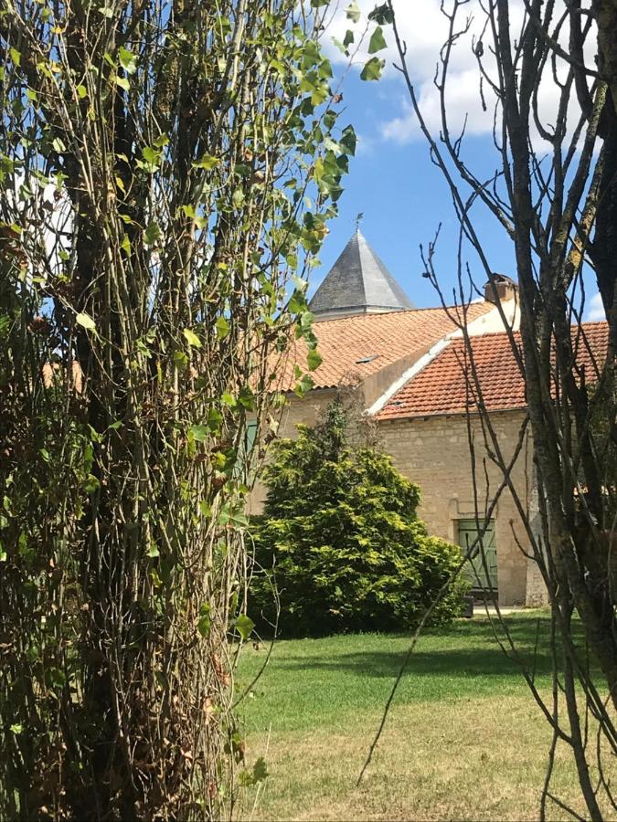 Bed and Breakfast Logis De Pierre Levee Bessines Exterior foto